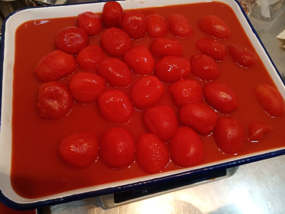 Bütün soyulmuş domates-domates 2850g